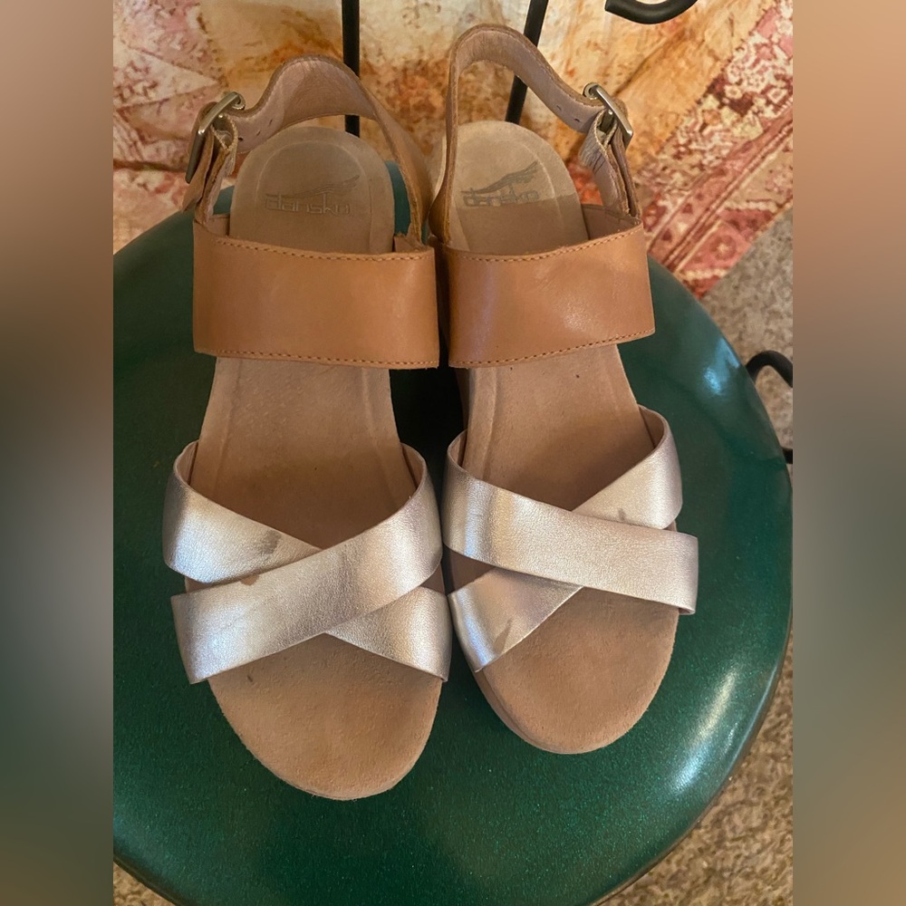 Dansko gold sandals Leather Stasia size 38 wedge platform Shoes